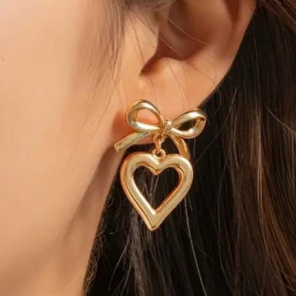 Bow & Heart Minimalist Dangling Earrings - Picture 2 of 3